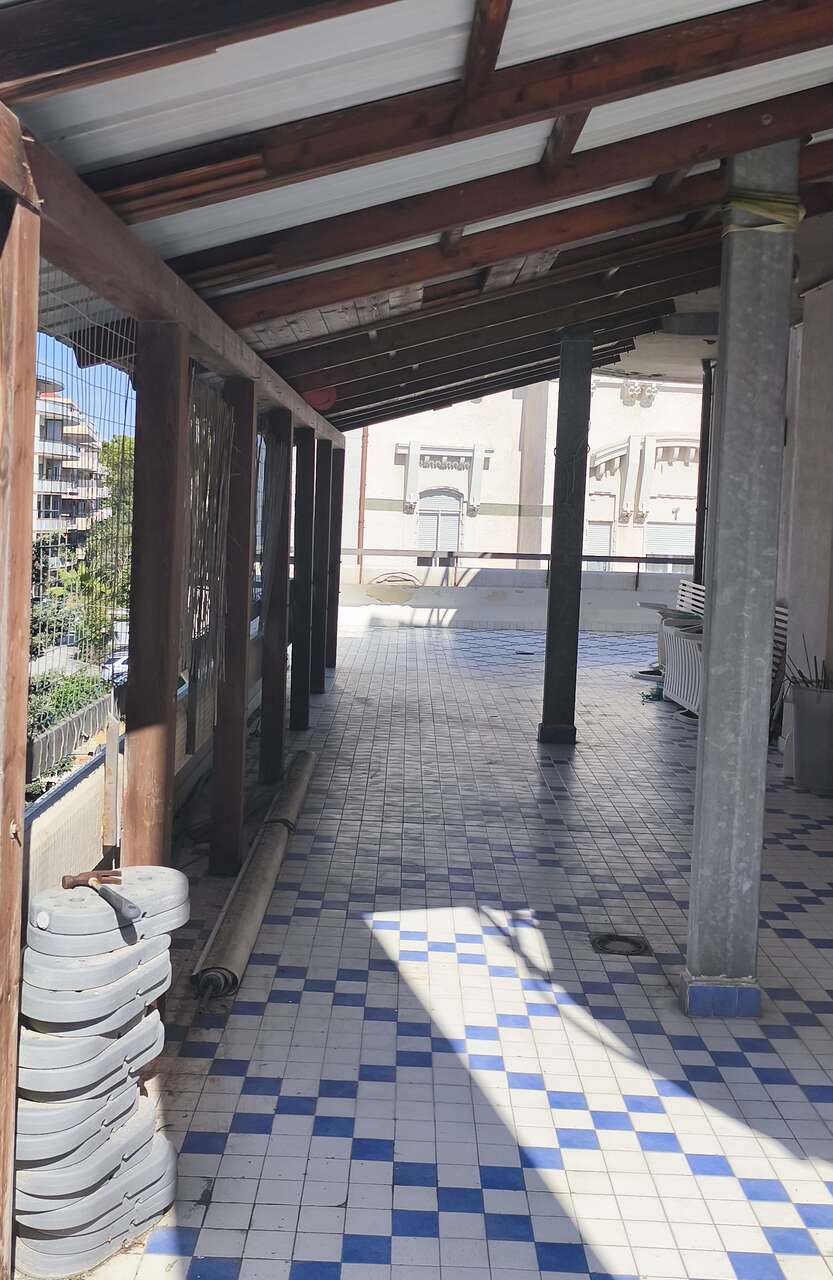 PESCARA VENDITA INTERO STABILE FRONTE MARE