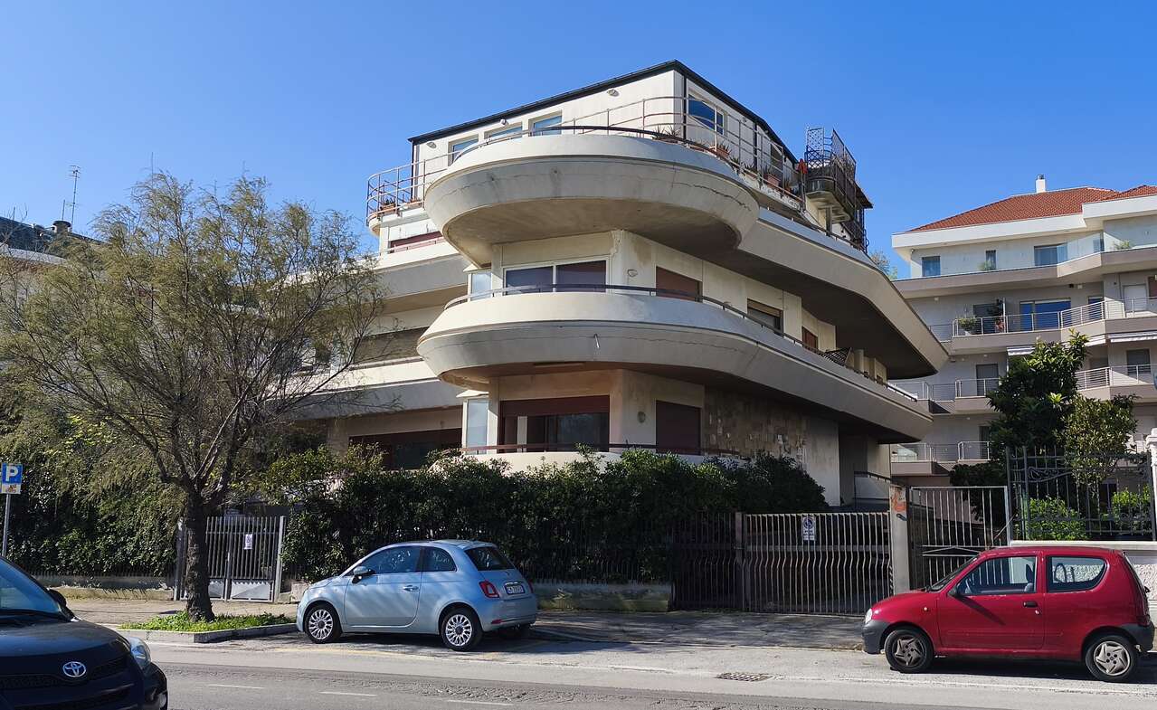 PESCARA,SALE OF ENTIRE SEAFRONT BUILDING