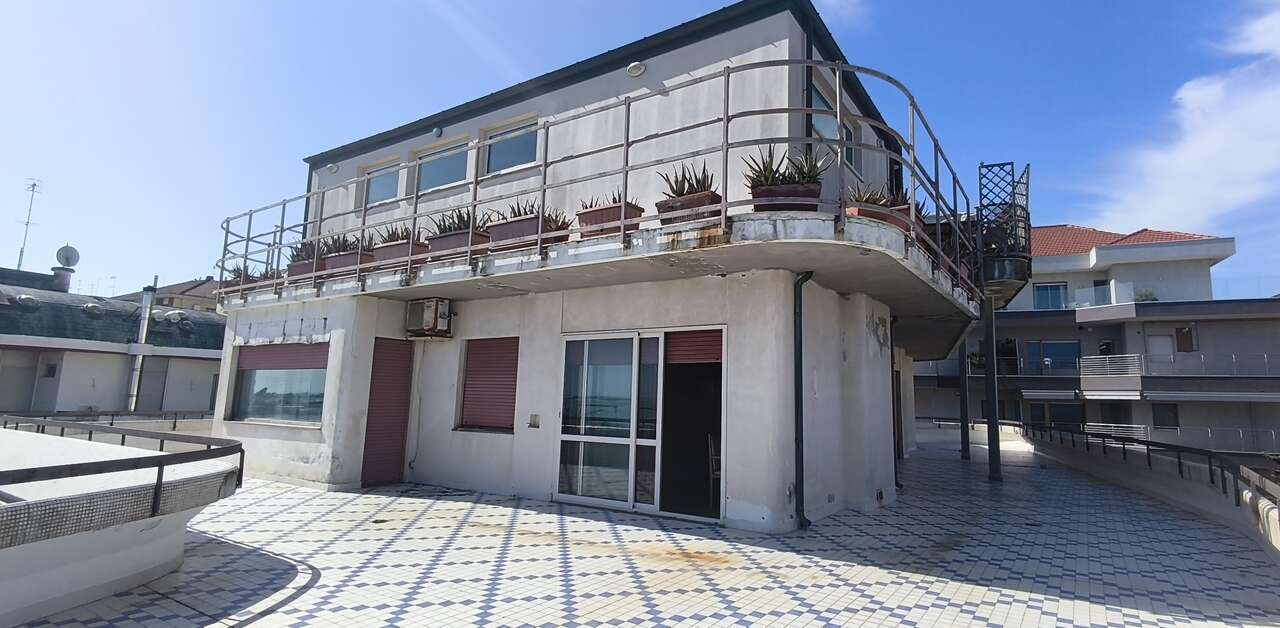PESCARA,SALE OF ENTIRE SEAFRONT BUILDING