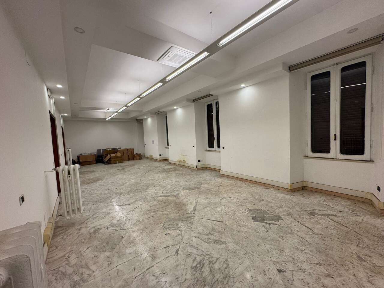 VIALE DELL'UNIVERSITA', AMPIO UFFICIO