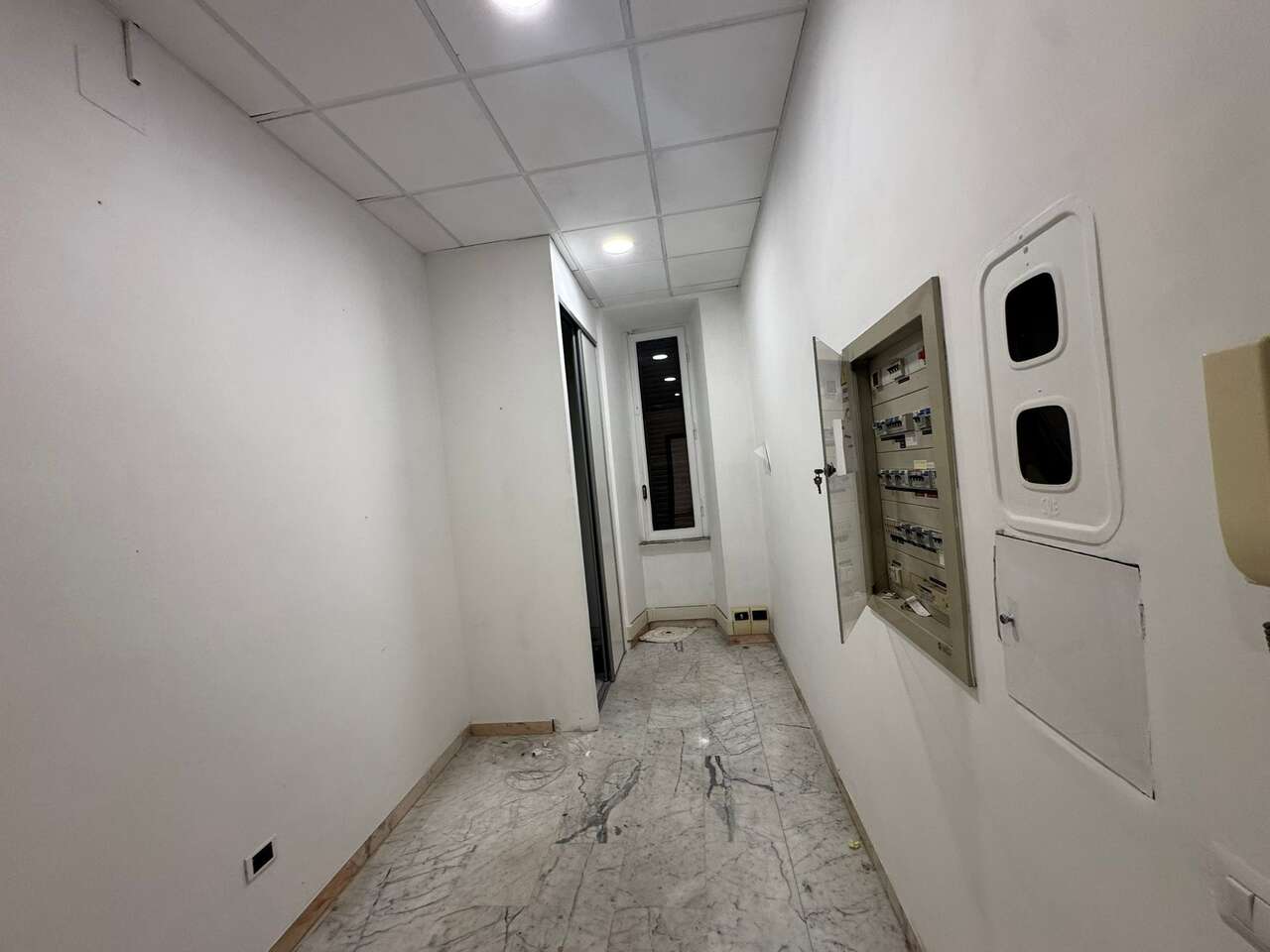 VIALE DELL'UNIVERSITA', AMPIO UFFICIO