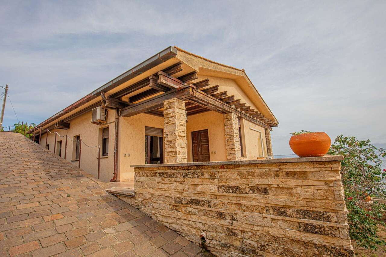 PORTO SANTO STEFANO PRESTIGIOSA VILLA