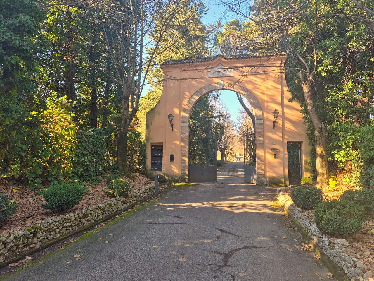 SCORANO, VILLA CON GIARDINO