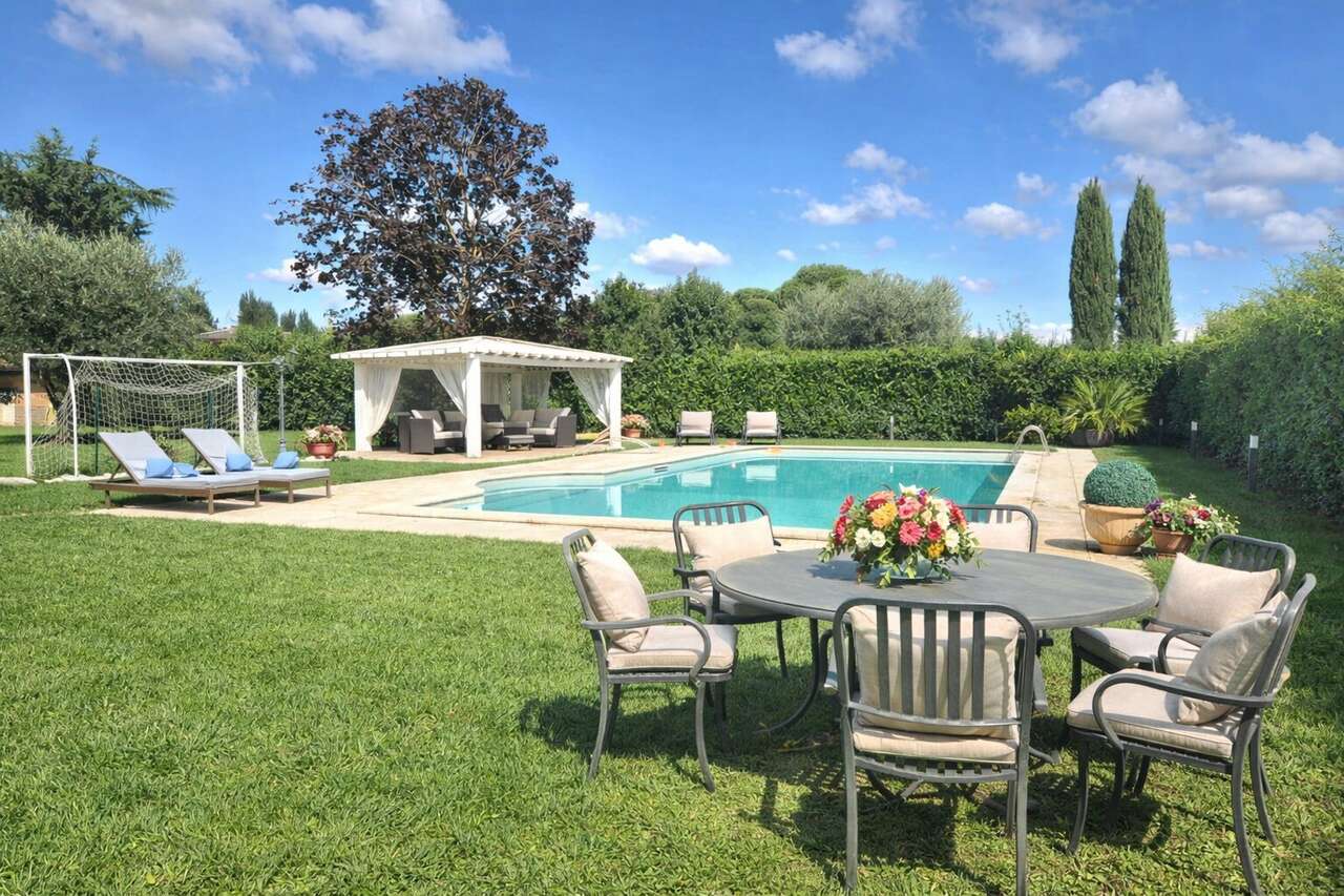 OLGIATA, VILLA BIFAMILIARE CON PISCINA