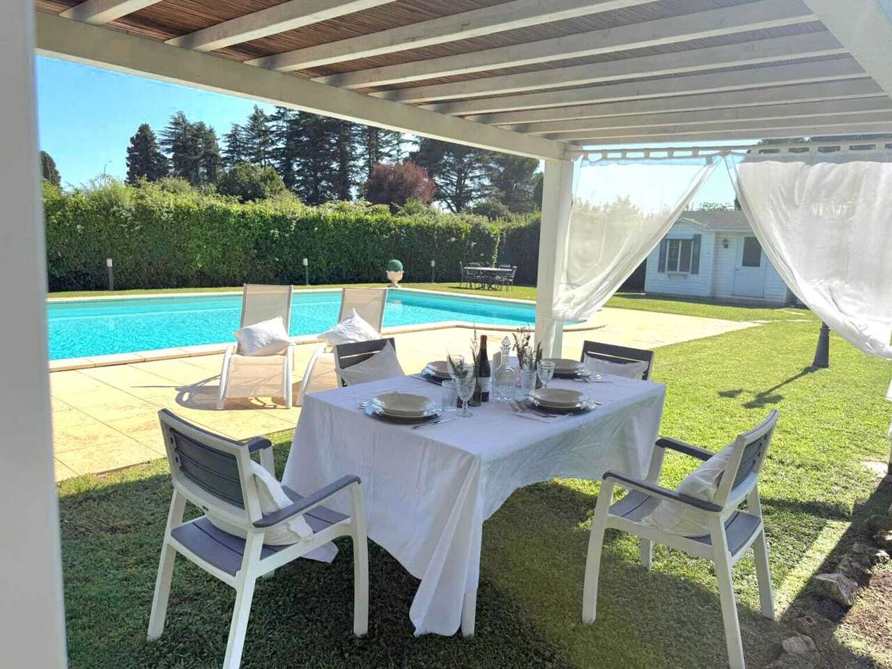 OLGIATA, VILLA BIFAMILIARE CON PISCINA