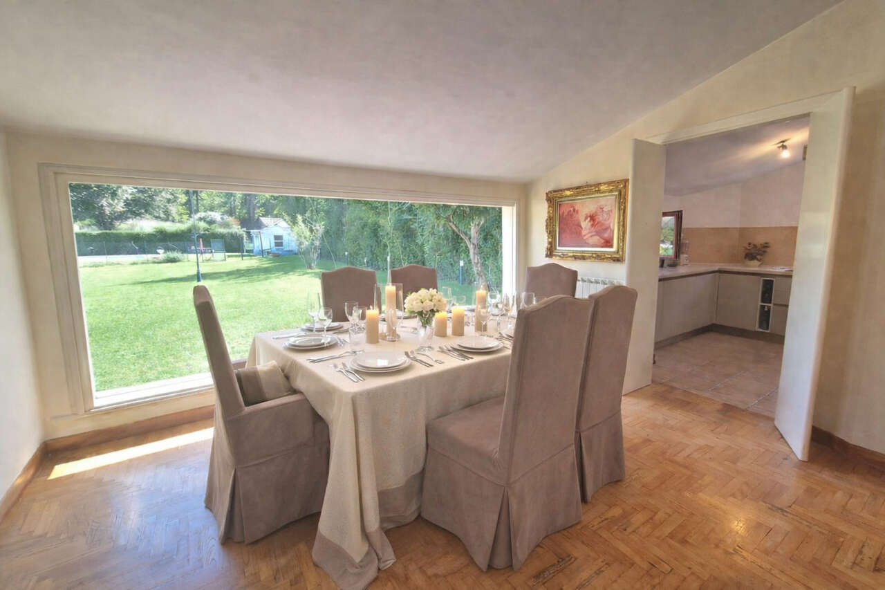 OLGIATA, VILLA BIFAMILIARE CON PISCINA