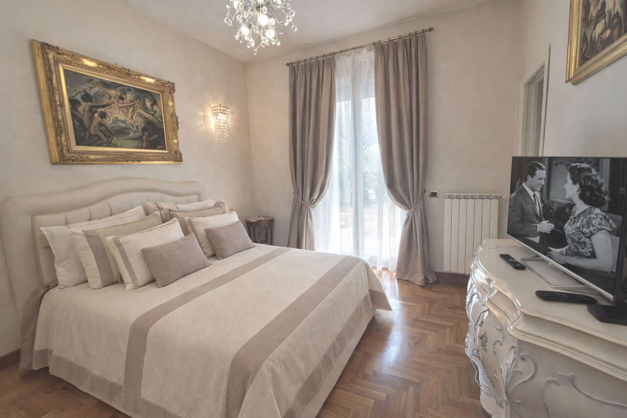 OLGIATA, VILLA BIFAMILIARE CON PISCINA