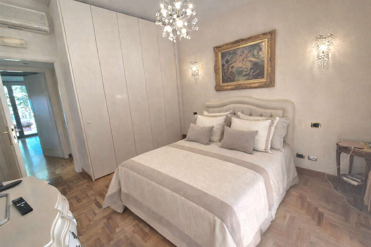 OLGIATA, VILLA BIFAMILIARE CON PISCINA