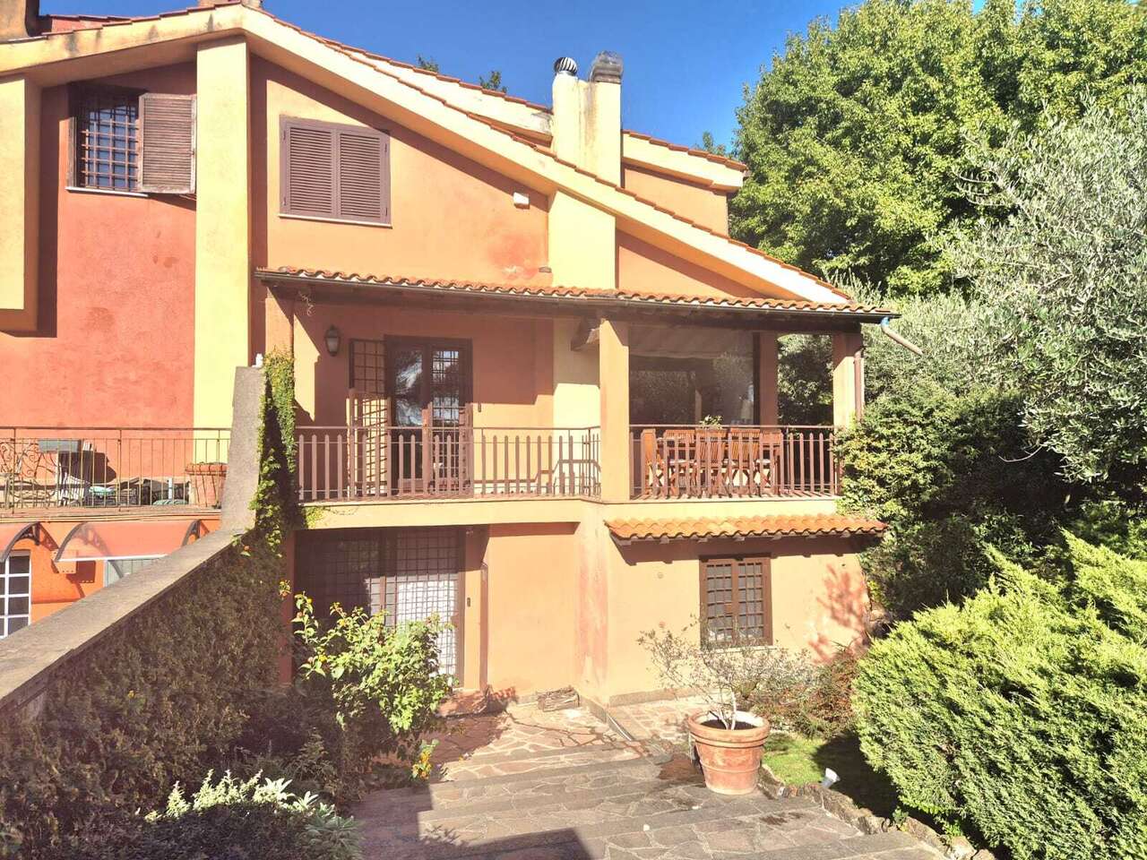 FORMELLO, VILLA BIFAMILIARE CON GIARDINO