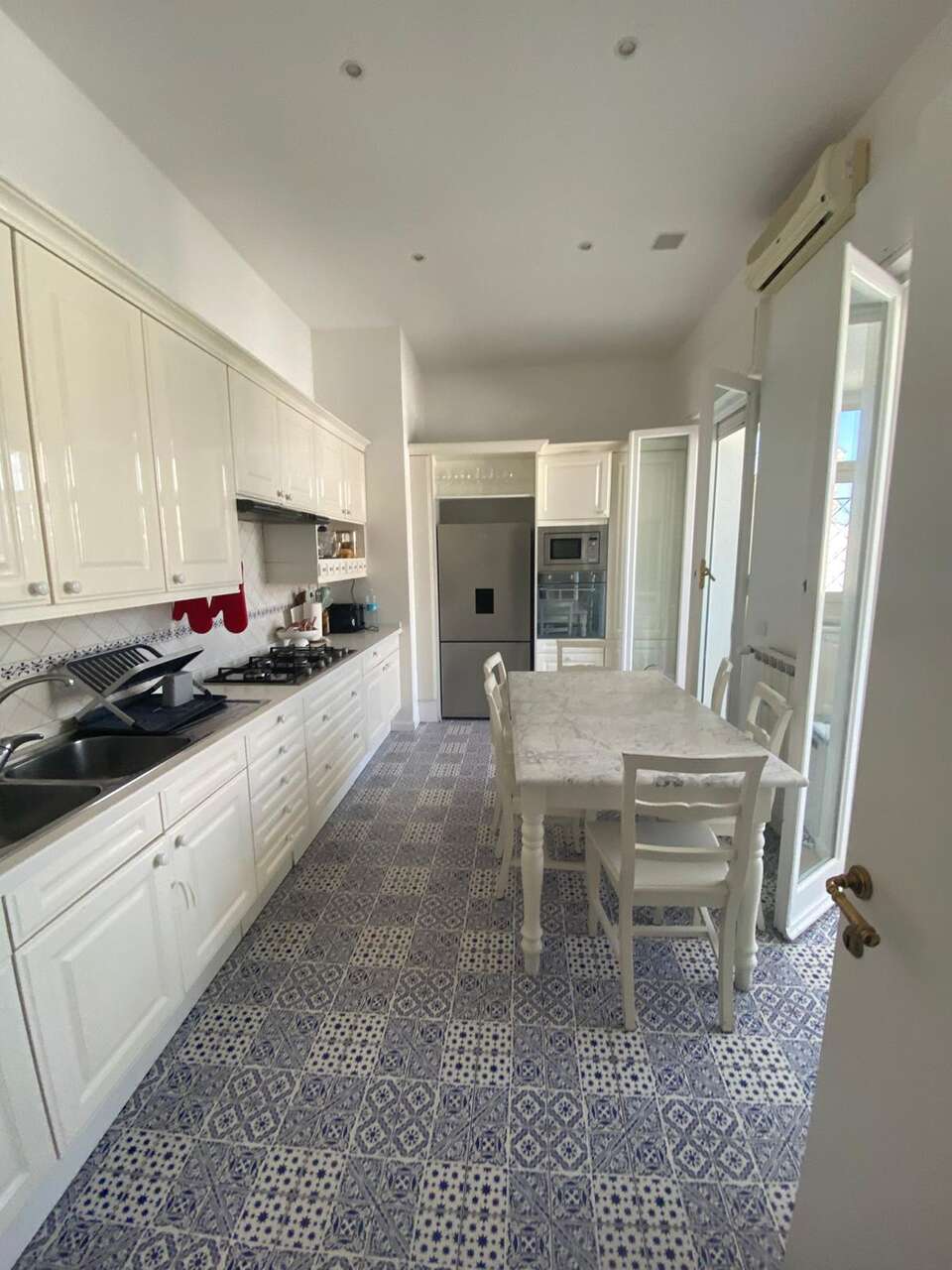 LUSSUOSO ATTICO CON TERRAZZA PANORAMICA