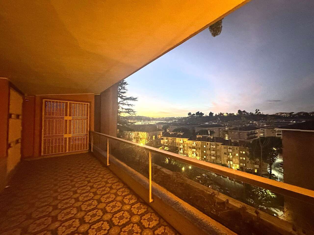 VIALE VATICANO, SPACIOUS APARTMENT VIALE VATICANO, SPACIOUS APARTMENT