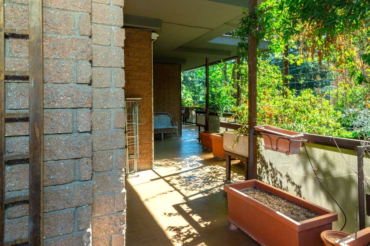 VIGNA CLARA, IN COMPRENSORIO CON PISCINA