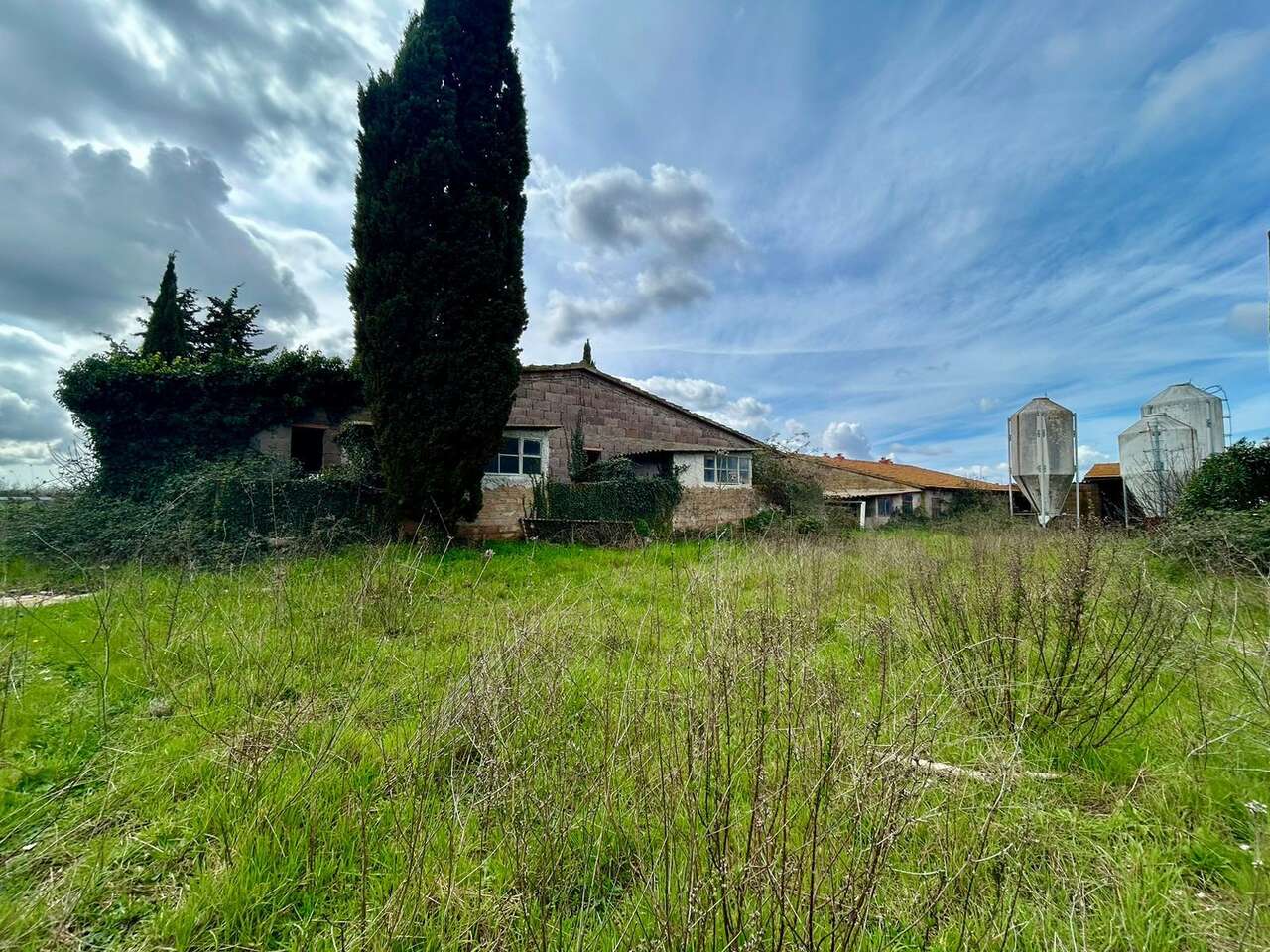 A JEWEL AMONG THE TUSCAN HILLS