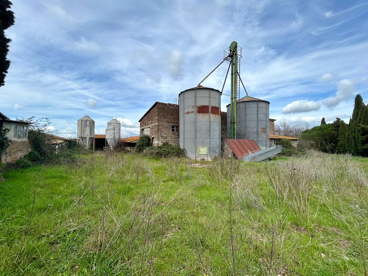 A JEWEL AMONG THE TUSCAN HILLS