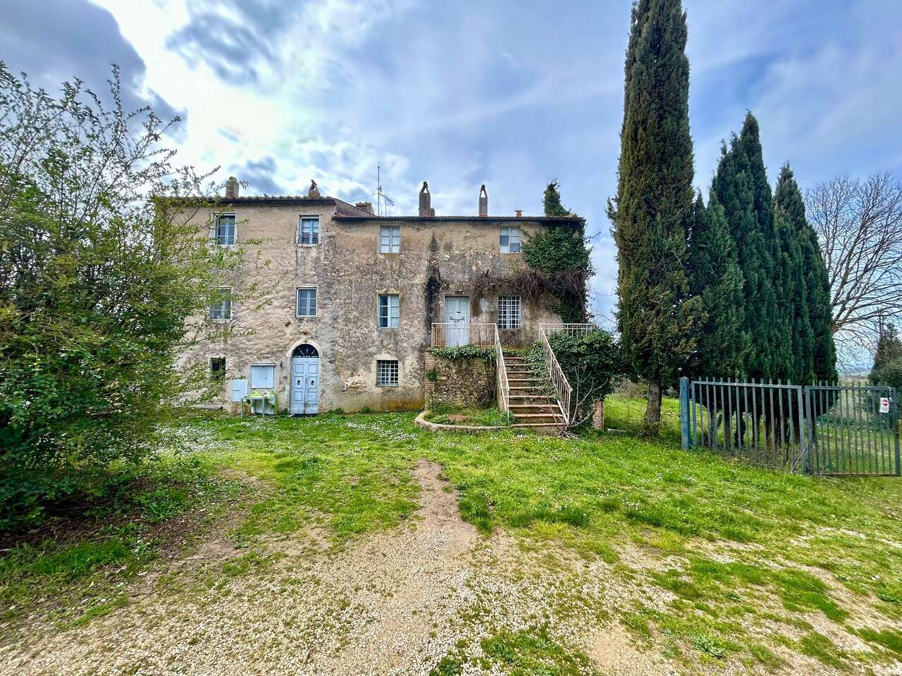 A JEWEL AMONG THE TUSCAN HILLS