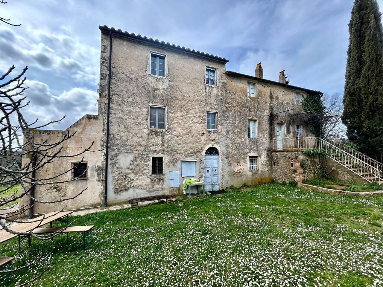 A JEWEL AMONG THE TUSCAN HILLS