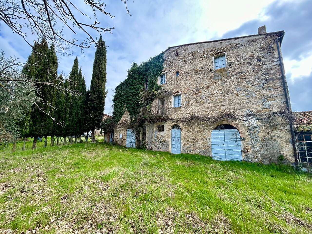 A JEWEL AMONG THE TUSCAN HILLS
