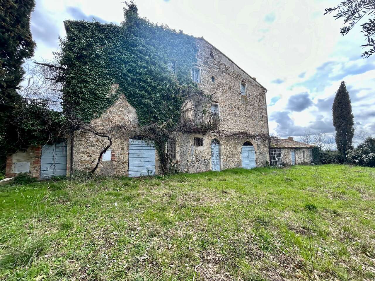 A JEWEL AMONG THE TUSCAN HILLS