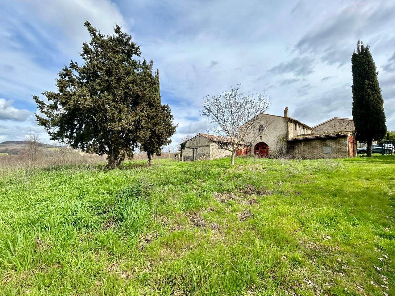 A JEWEL AMONG THE TUSCAN HILLS