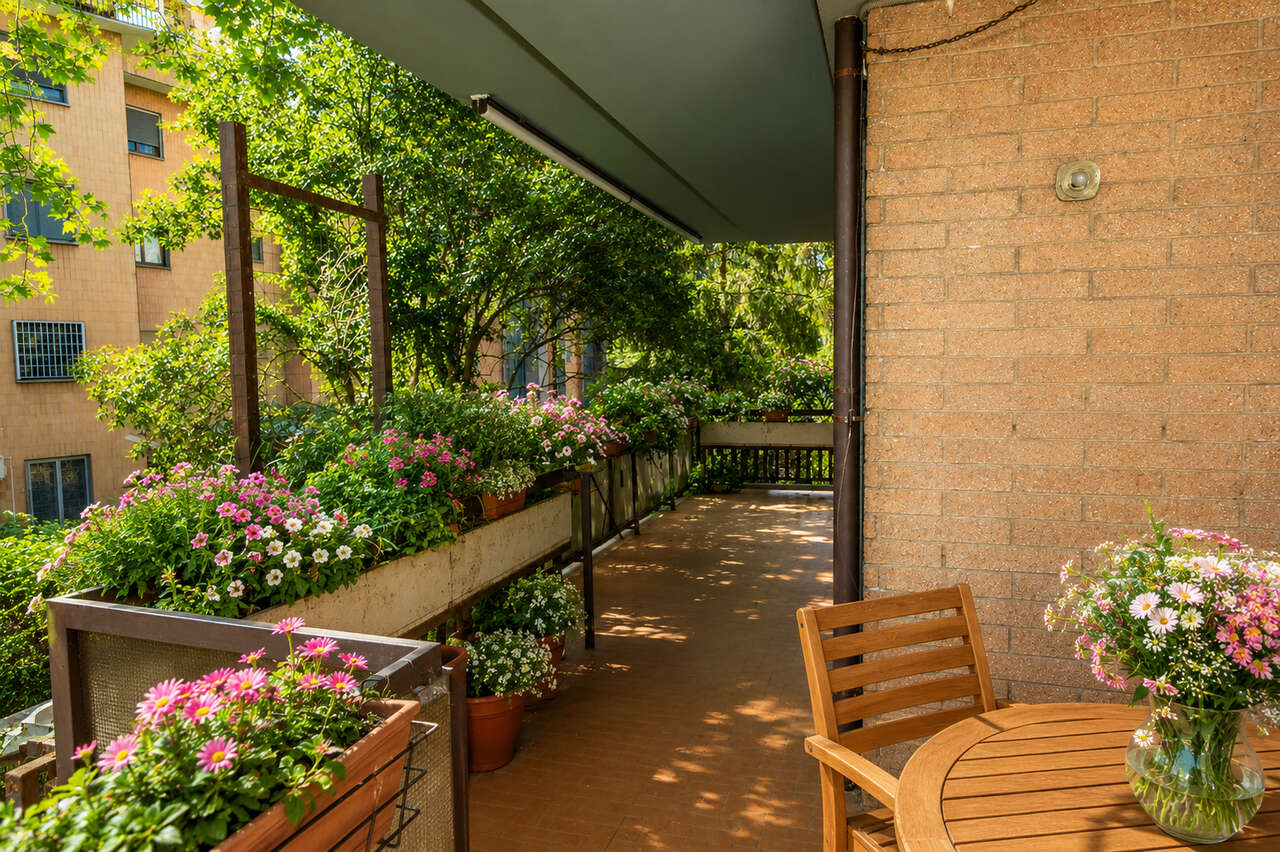 VIGNA CLARA, IN A RESIDENTIAL COMPLEX VIGNA CLARA, IN A RESIDENTIAL COMPLEX
