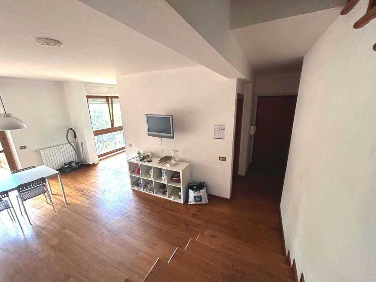 LA STORTA, FOUR-ROOM APARTMENT ON THREE LEVELS LA STORTA, FOUR-ROOM APARTMENT ON THREE LEVELS