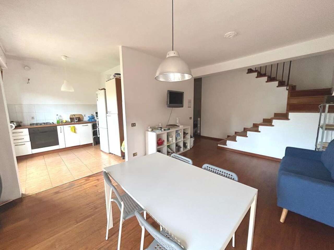 LA STORTA, FOUR-ROOM APARTMENT ON THREE LEVELS LA STORTA, FOUR-ROOM APARTMENT ON THREE LEVELS
