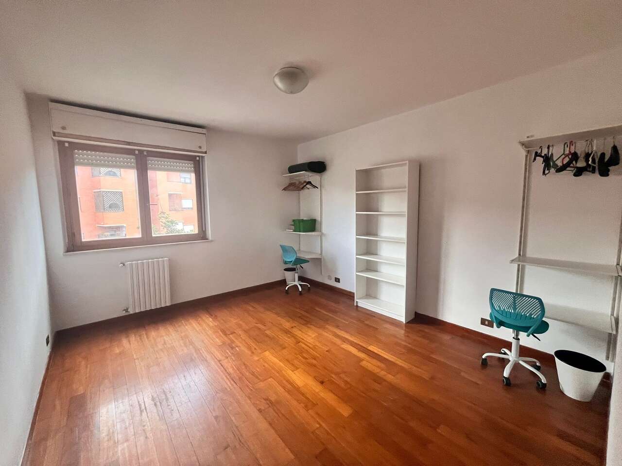 LA STORTA, FOUR-ROOM APARTMENT ON THREE LEVELS LA STORTA, FOUR-ROOM APARTMENT ON THREE LEVELS