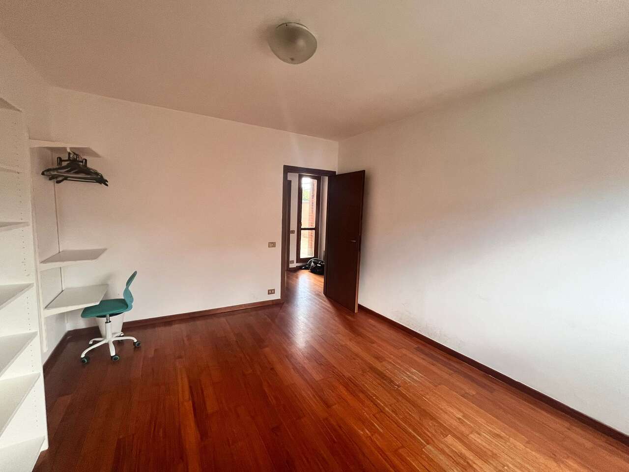 LA STORTA, FOUR-ROOM APARTMENT ON THREE LEVELS LA STORTA, FOUR-ROOM APARTMENT ON THREE LEVELS