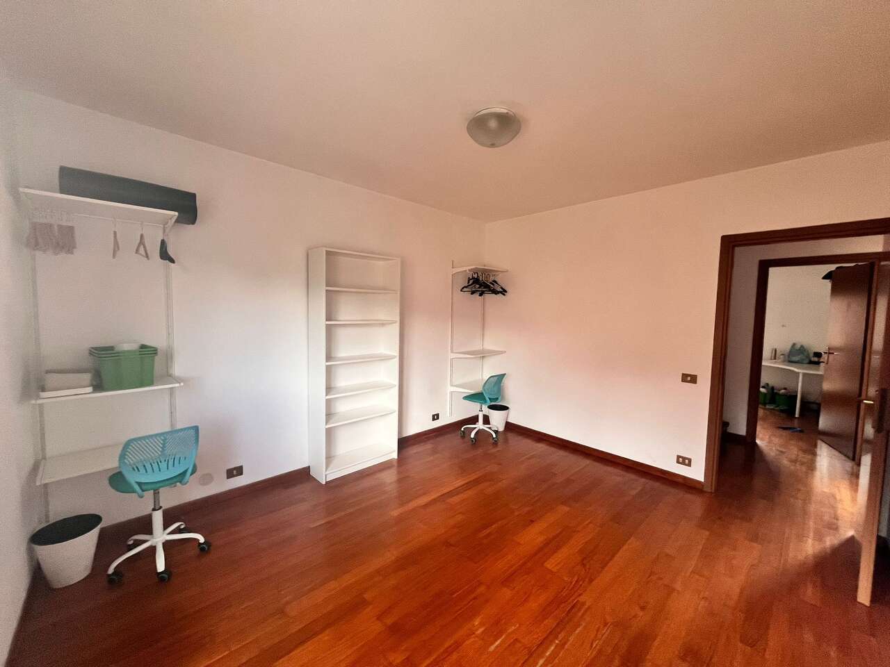 LA STORTA, FOUR-ROOM APARTMENT ON THREE LEVELS LA STORTA, FOUR-ROOM APARTMENT ON THREE LEVELS