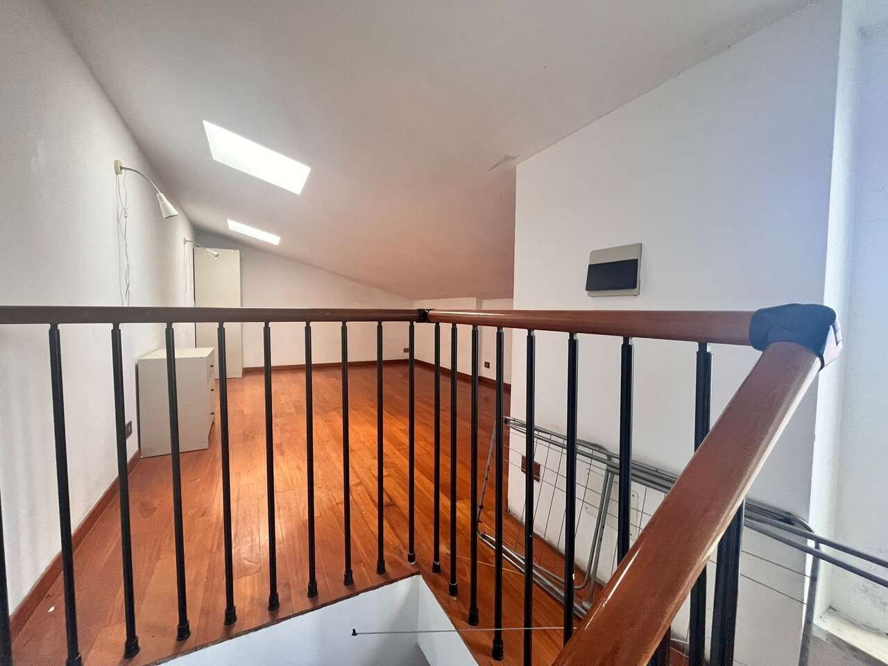 LA STORTA, FOUR-ROOM APARTMENT ON THREE LEVELS LA STORTA, FOUR-ROOM APARTMENT ON THREE LEVELS