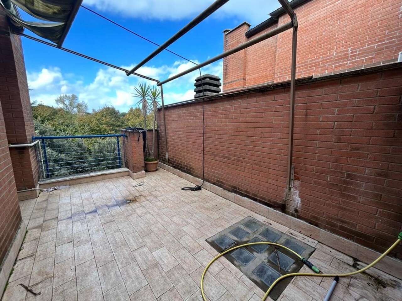 LA STORTA, FOUR-ROOM APARTMENT ON THREE LEVELS LA STORTA, FOUR-ROOM APARTMENT ON THREE LEVELS