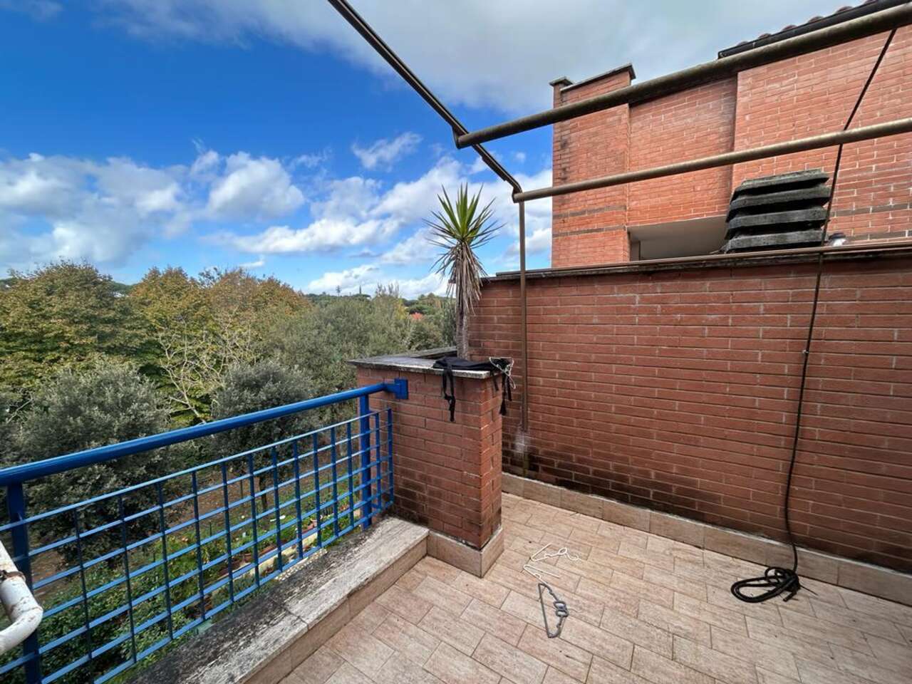 LA STORTA, FOUR-ROOM APARTMENT ON THREE LEVELS LA STORTA, FOUR-ROOM APARTMENT ON THREE LEVELS