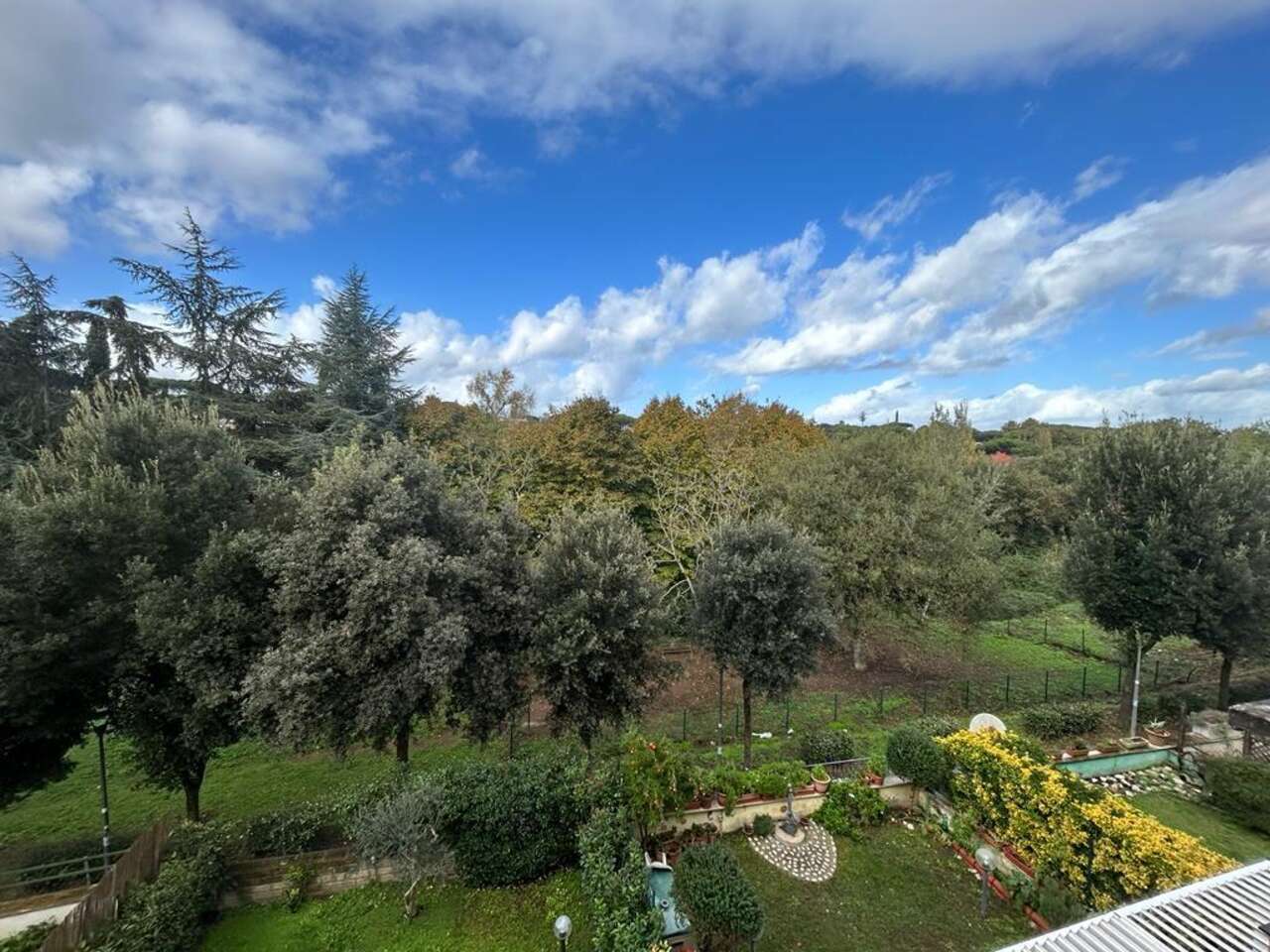 LA STORTA, FOUR-ROOM APARTMENT ON THREE LEVELS LA STORTA, FOUR-ROOM APARTMENT ON THREE LEVELS