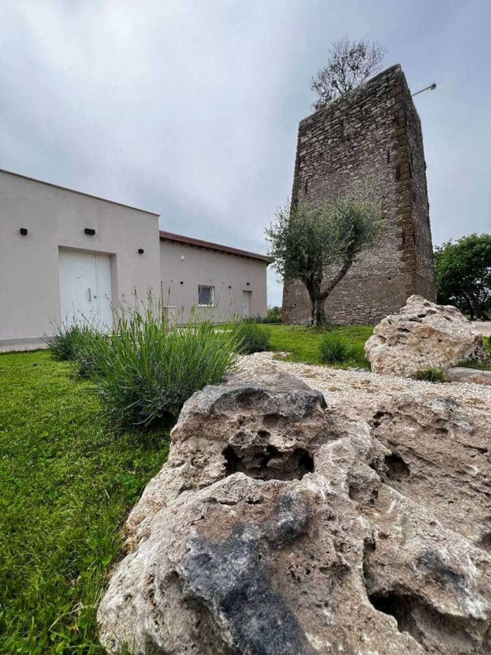 GUESTHOUSE IMMERSA NEL VERDE CON PISCINA