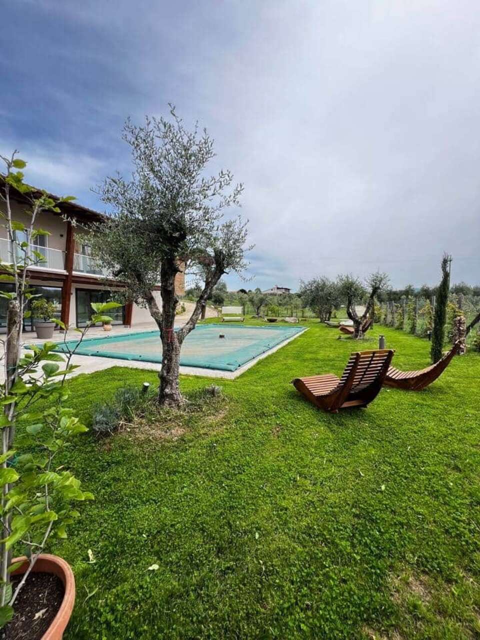 GUESTHOUSE IMMERSA NEL VERDE CON PISCINA