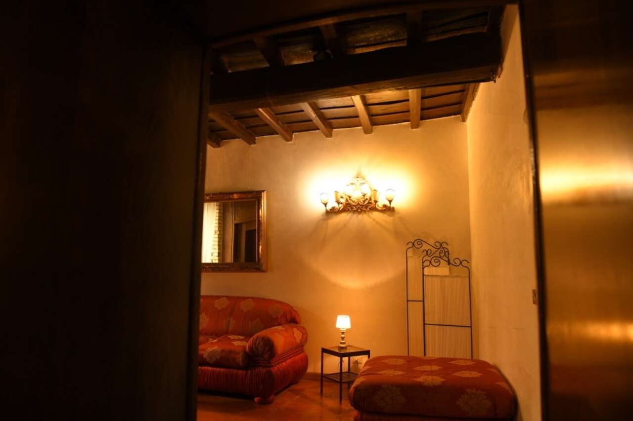 BARBERINI, BEAUTIFUL THREE-ROOM APARTMENT