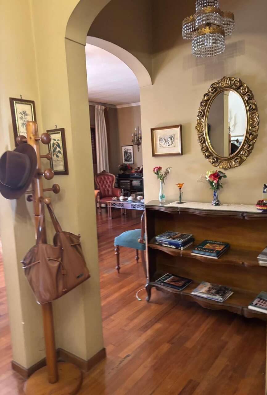 CHARMING THREE ROOM APARTMENT CHARMING THREE ROOM APARTMENT