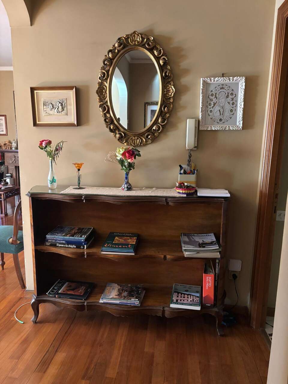 CHARMING THREE ROOM APARTMENT CHARMING THREE ROOM APARTMENT