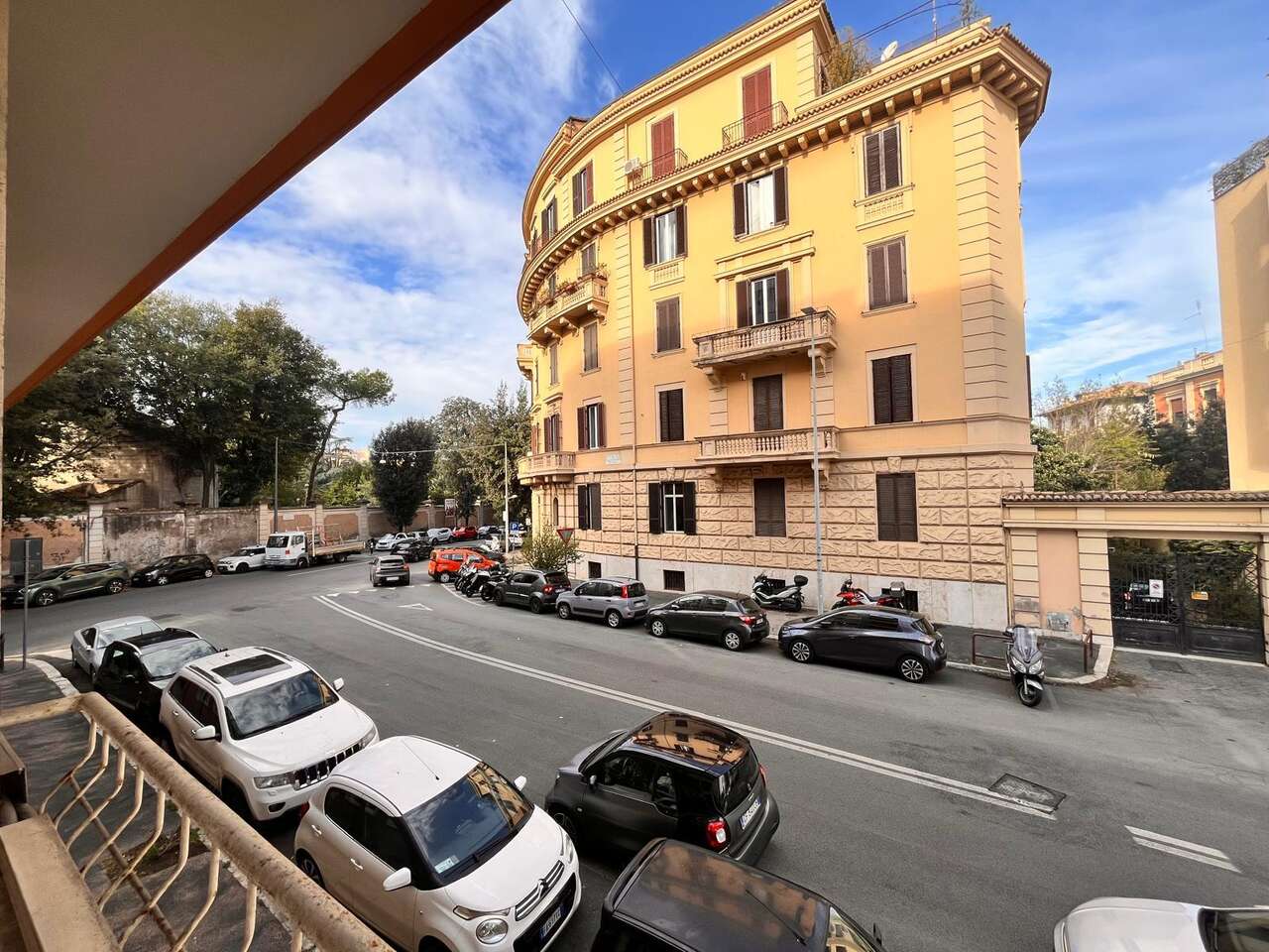 TORLONIA, BRIGHT AND SPACIOUS APARTMENT