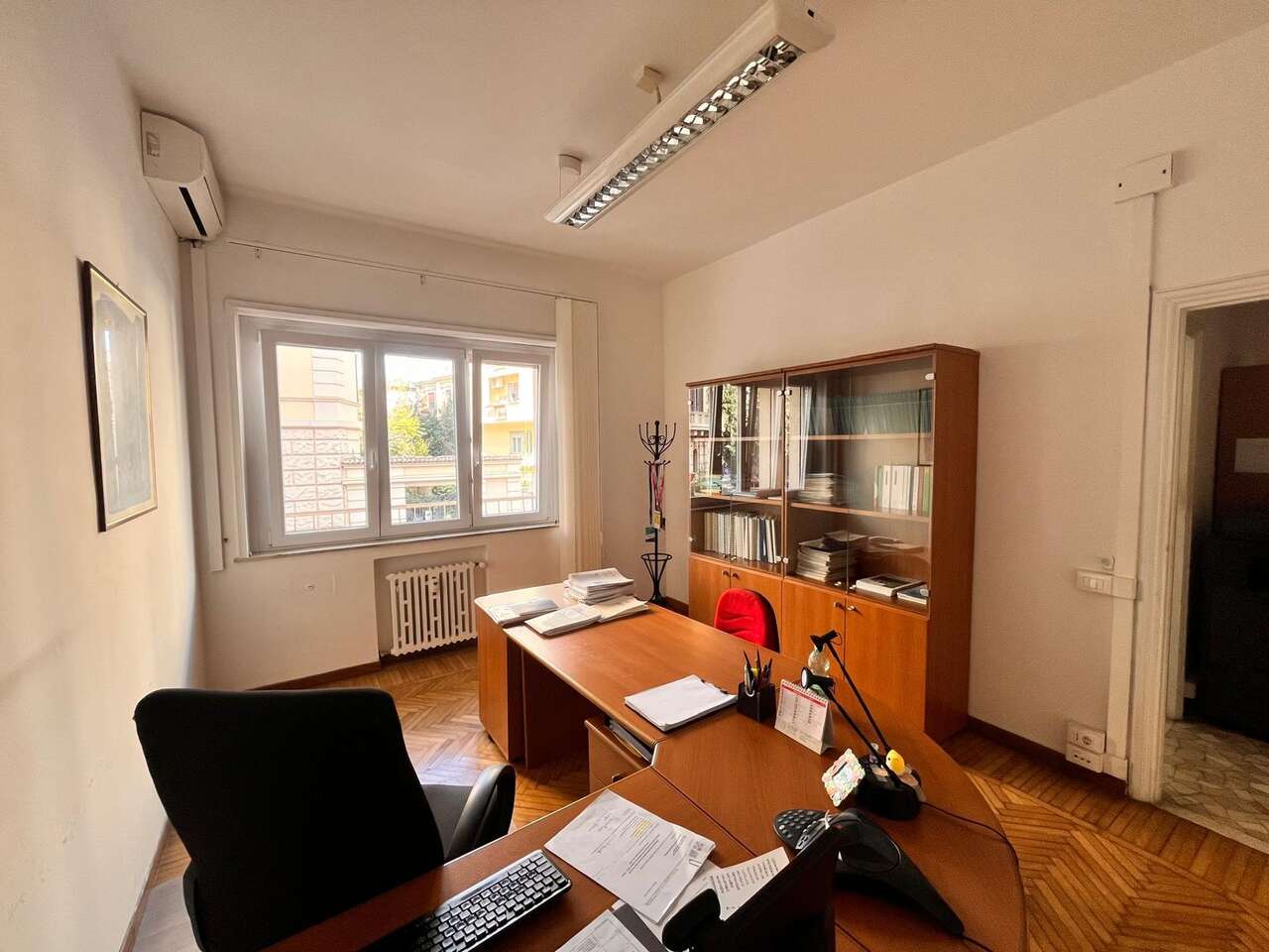 TORLONIA, BRIGHT AND SPACIOUS APARTMENT