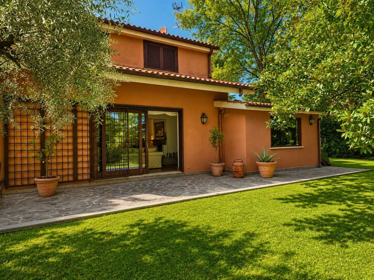 FORMELLO, SEMI-DETACHED VILLA WITH GARDEN FORMELLO, SEMI-DETACHED VILLA WITH GARDEN