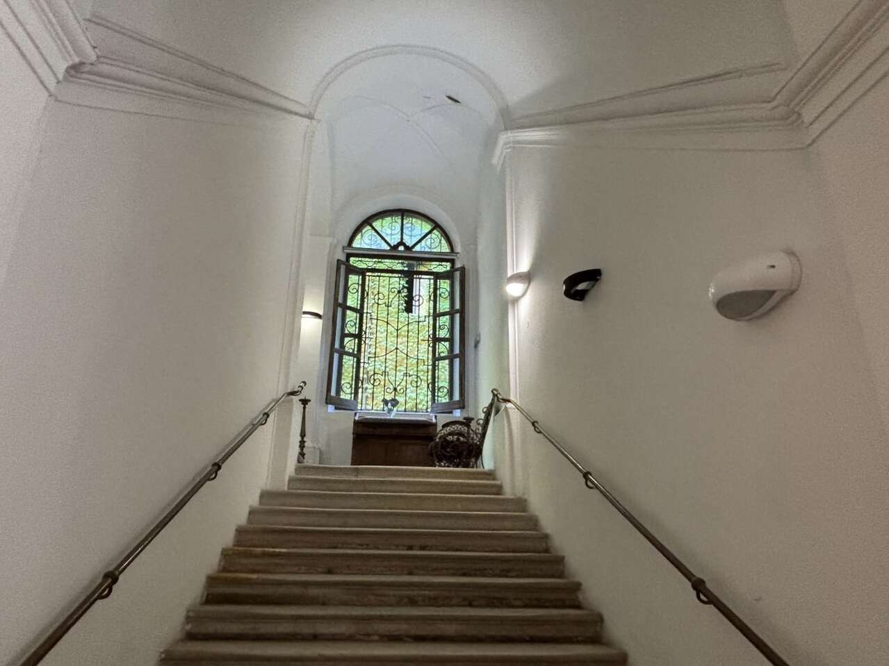 PRESTIGIOUS HISTORIC BUILDING PORTION PRESTIGIOUS HISTORIC BUILDING PORTION