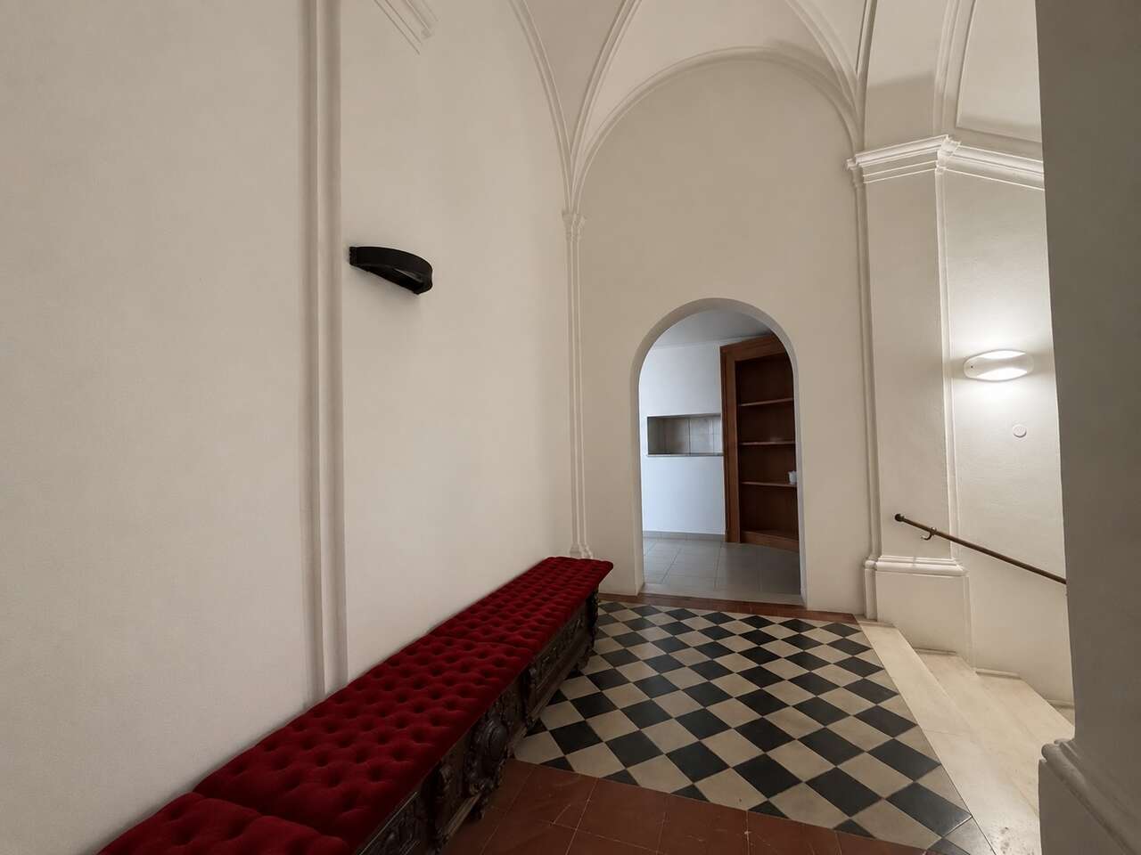 PRESTIGIOUS HISTORIC BUILDING PORTION PRESTIGIOUS HISTORIC BUILDING PORTION