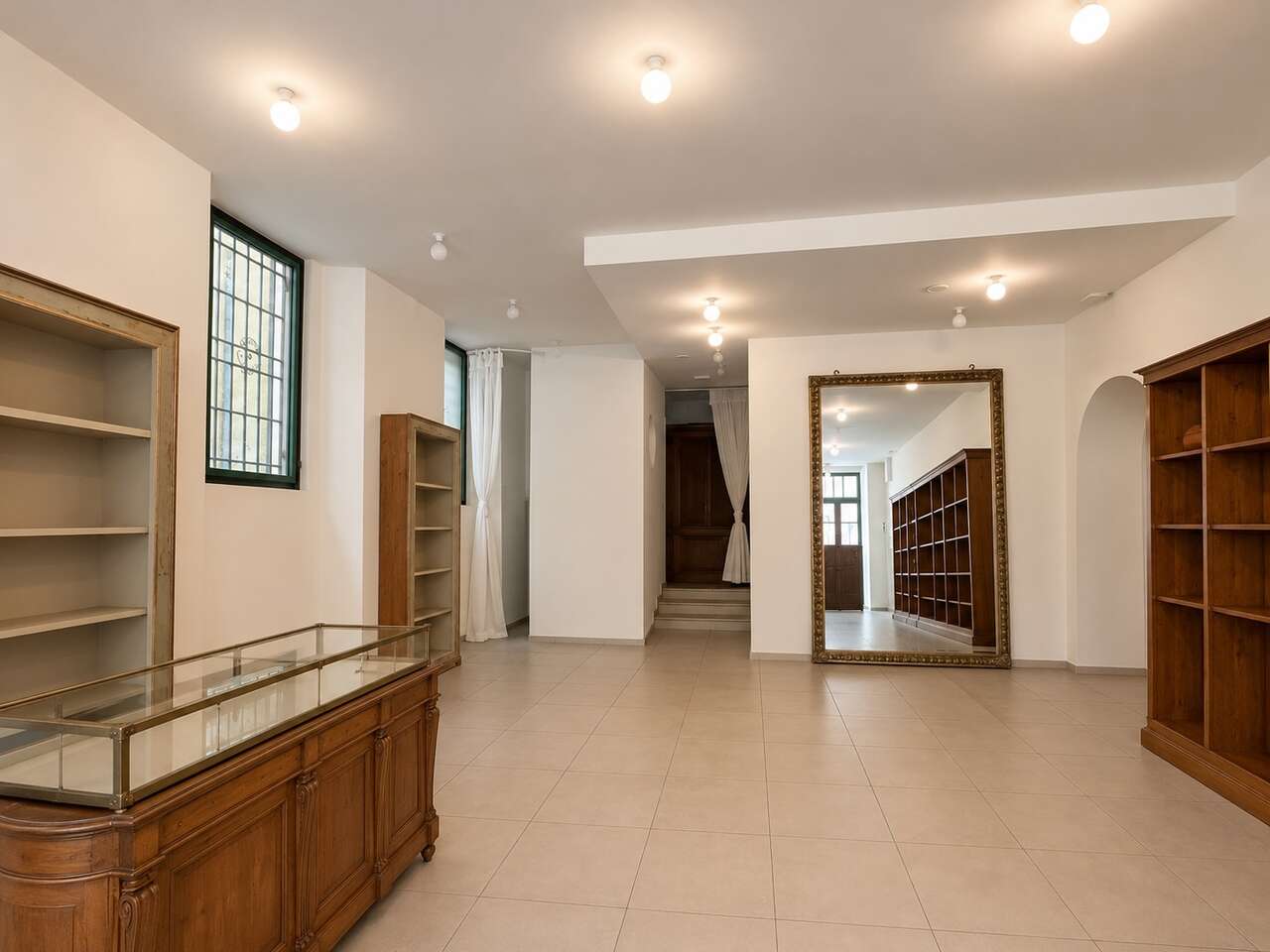 PRESTIGIOUS HISTORIC BUILDING PORTION PRESTIGIOUS HISTORIC BUILDING PORTION