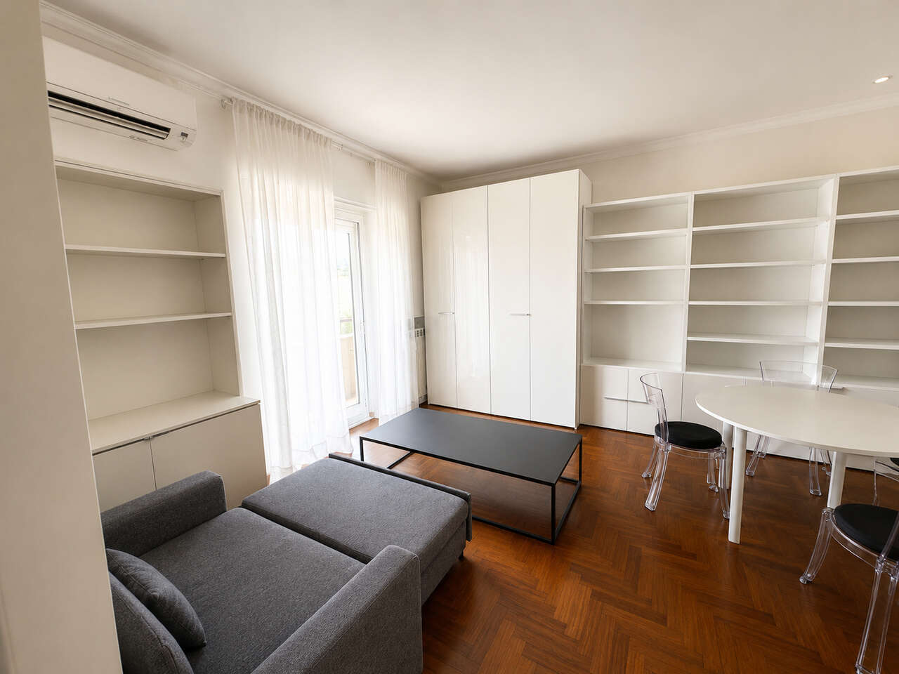 CHARMING APARTMENT IN MONTI PARIOLI CHARMING APARTMENT IN MONTI PARIOLI