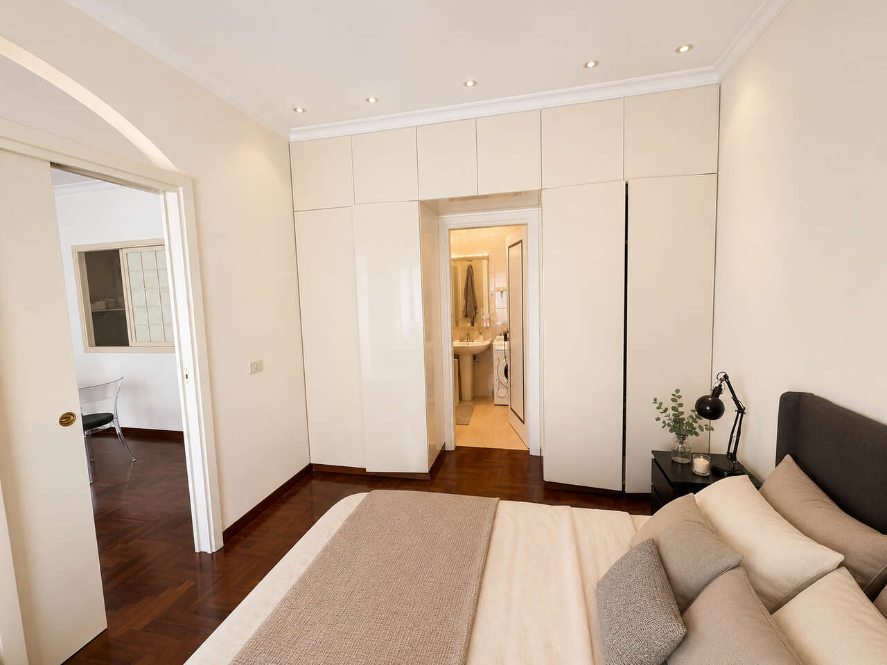 CHARMING APARTMENT IN MONTI PARIOLI CHARMING APARTMENT IN MONTI PARIOLI