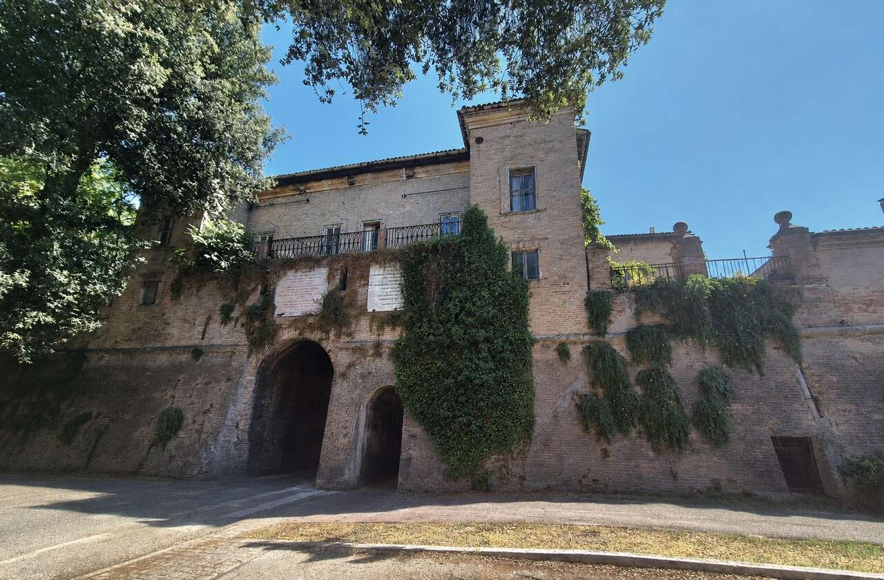 PESARO VENDITA PALAZZO D'EPOCA PESARO VENDITA PALAZZO D'EPOCA
