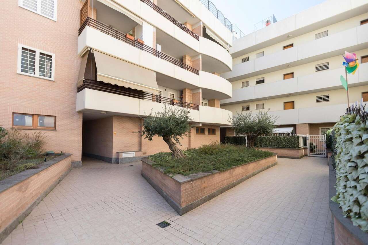 ESCLUSIVO MONOLOCALE A PORTE DI ROMA ESCLUSIVO MONOLOCALE A PORTE DI ROMA