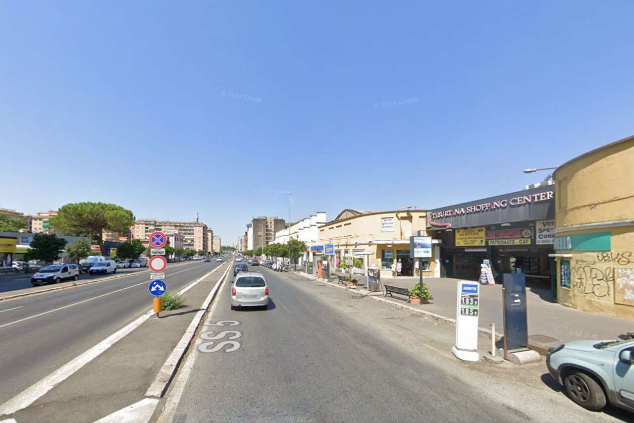 TIBURTINA VENDITA LOCALE A REDDITO