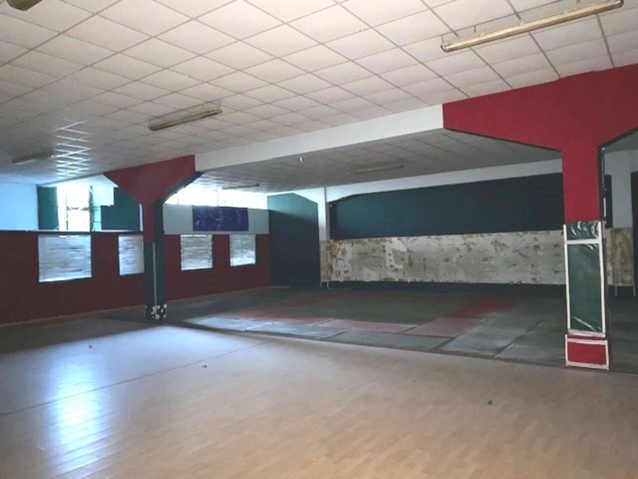 LOCALE COMMERCIALE DA RISTRUTTURARE LOCALE COMMERCIALE DA RISTRUTTURARE